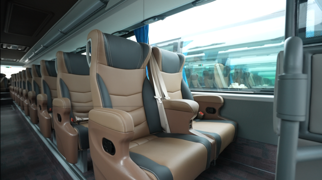 行業(yè)最大批量！宇通100輛高端旅游客車交付新疆