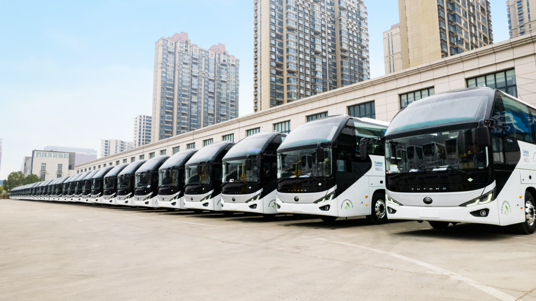 行業(yè)最大批量！宇通100輛高端旅游客車交付新疆