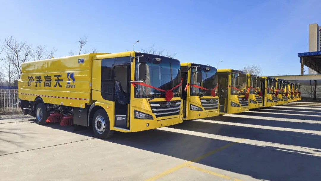 宇通純電動(dòng)高速掃路車批量交付天津，助力綠色養(yǎng)護(hù)升級(jí)！