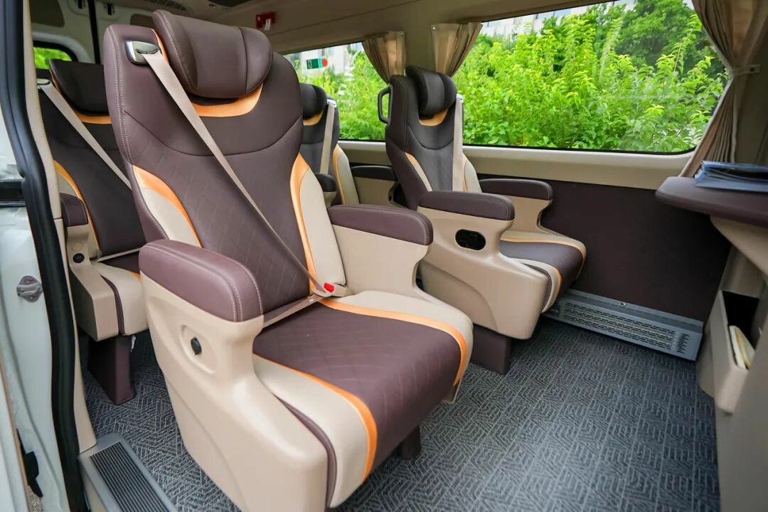 實(shí)力共鑒！宇通天駿V6E榮獲“2025年度用戶(hù)信賴(lài)引領(lǐng)獎(jiǎng)”