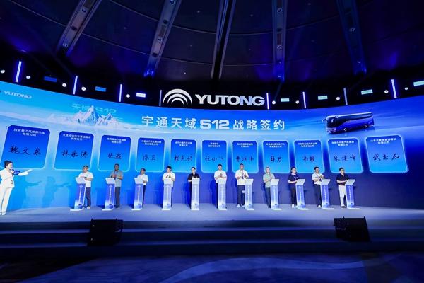 高端旅游需求涌現(xiàn) 宇通天域S12助力釋放消費(fèi)新潛能 高端旅游需求涌現(xiàn) 宇通天域S12助力釋放消費(fèi)新潛能