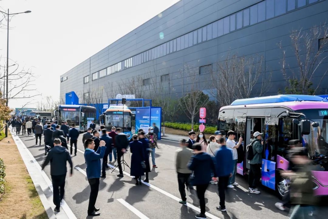 12款新品重磅發(fā)布！宇通向“新”而行繪藍(lán)圖